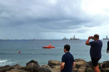 Simulacro de vertido de hidrocarburos en la playa de Jinámar-Telde (Foto TA y Antonio Alí)
